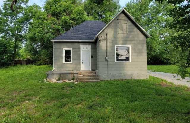 2347 N Lyon Ave - 2347 North Lyon Avenue, Springfield, MO 65803