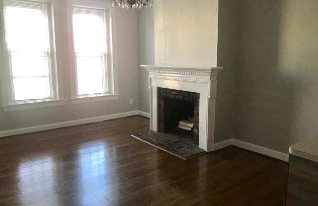 114 4TH ST SE #1 Gallery 3
