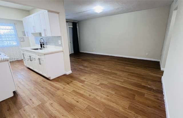 1100 NE 1st Ct Gallery 4