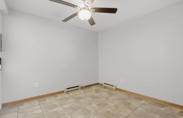 Ground floor 2 bed 1 bath Condo in the Pier Point Village Neighborhood Gallery 3