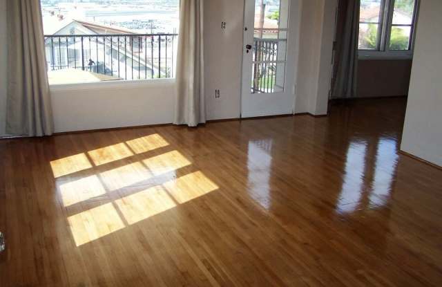 1332 Sassafras Gallery 3