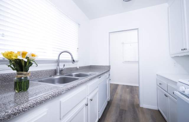 5225 De Longpre Ave. photos photos