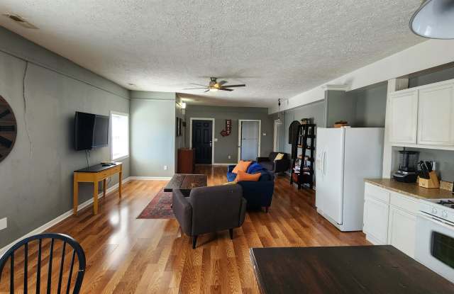 501-2 South Frisco Gallery 3