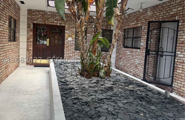 321 SW 1st Ct Gallery 1