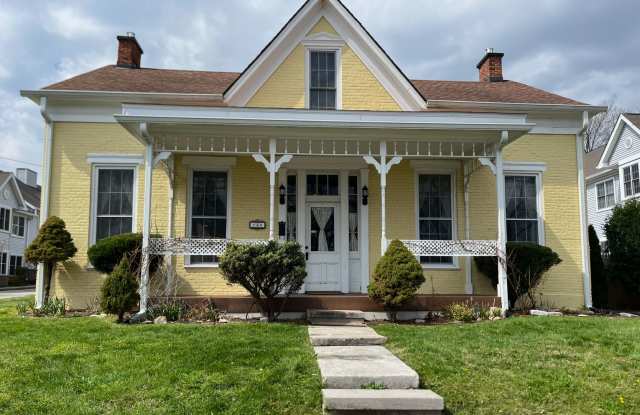 Premium location!  Downtown 3BR 2.5BA with 2 car garage photos photos