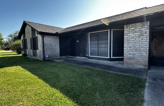 301 Cottonwood Avenue photos photos