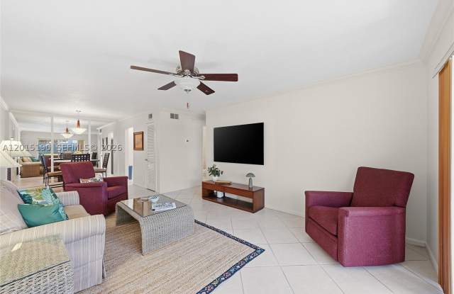 6273 Bay Club Dr Gallery 3