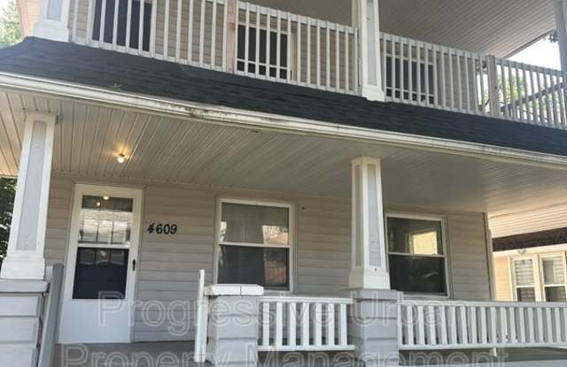 4609 Behrwald Avenue - Upstairs Gallery 2