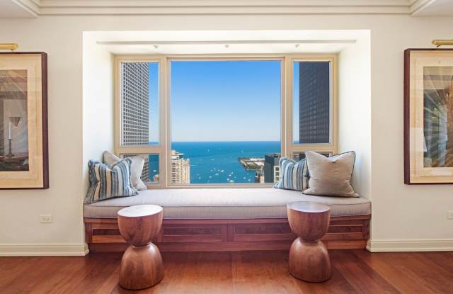 800 N MICHIGAN Avenue Gallery 3