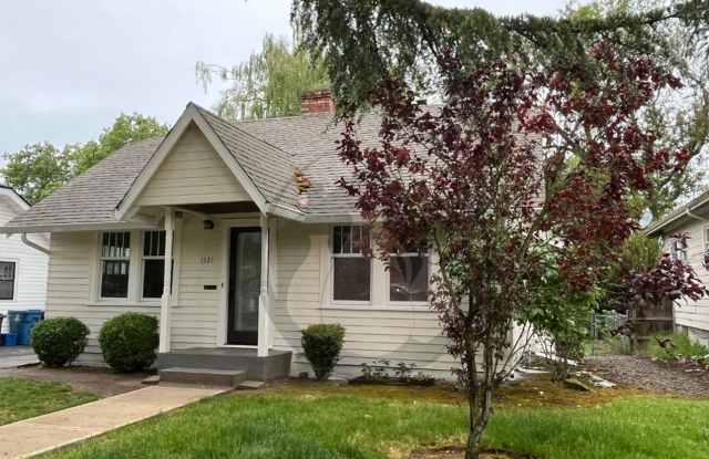 Cute Bungalow in NE Salem - Available Now photos photos