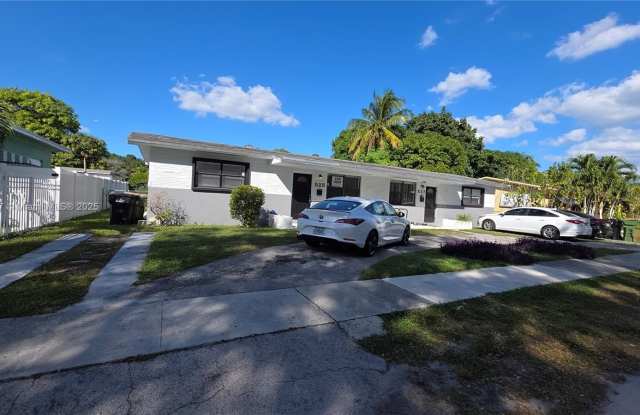 525 NE 132nd Ter photos photos