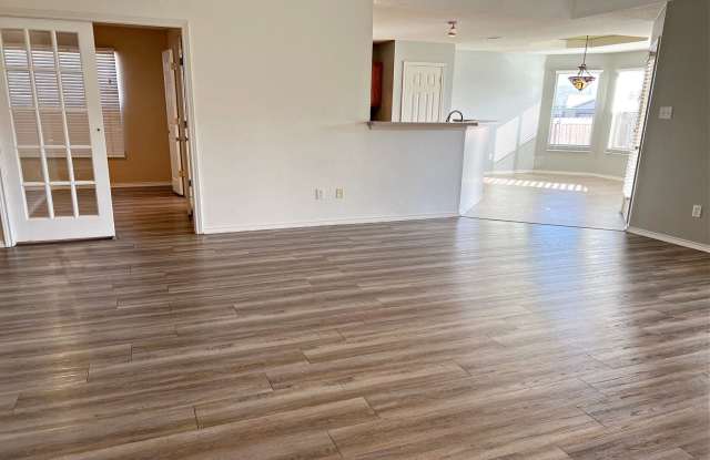 4400 Lloyd Drive Gallery 4
