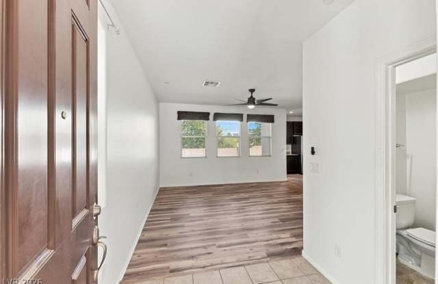 7542 Whitman Colonial Street Gallery 2
