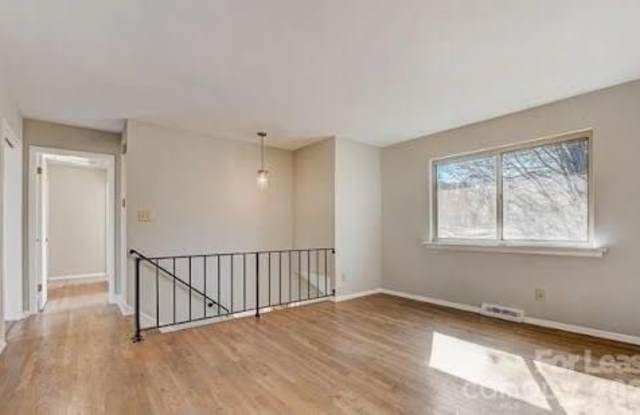 5707 Snow White Lane Gallery 4