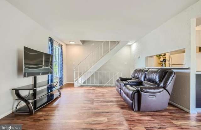 12 DEEPSPRING COURT Gallery 2