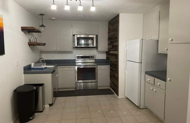 Quiet Corner Unit in Condo Complex photos photos