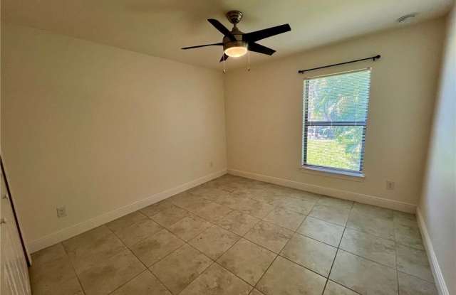 3322 SW 17th Place Gallery 3