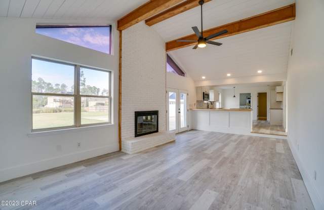 4339 Pine Tree Lane Gallery 3