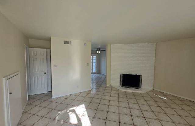 Village Town Homes: 3 Bedroom 1.5 Bath Attached Townhouse, Gallery 4