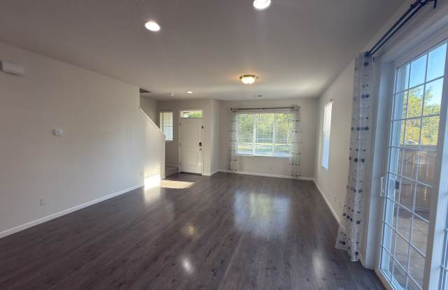 16443 NW Ernst Street Gallery 4