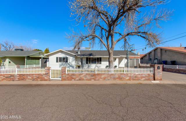 4322 E MULBERRY Drive Gallery 1