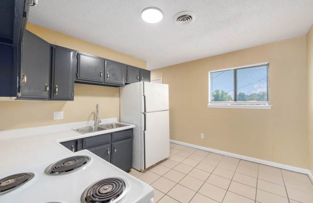 Beautiful 2BR/1BA Duplex in Independence! Gallery 3