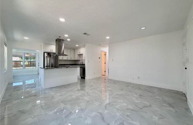 166 SW LINCOLN Circle N Gallery 3