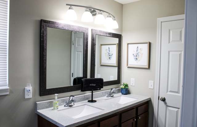Brand New Home Walking distance to Spooky Nook Gallery 3