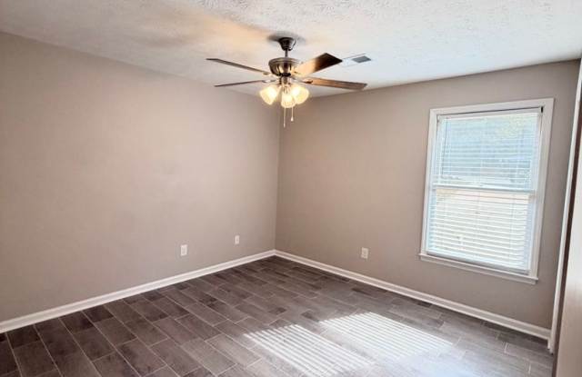 Renovated Duplex Available Now! Gallery 4