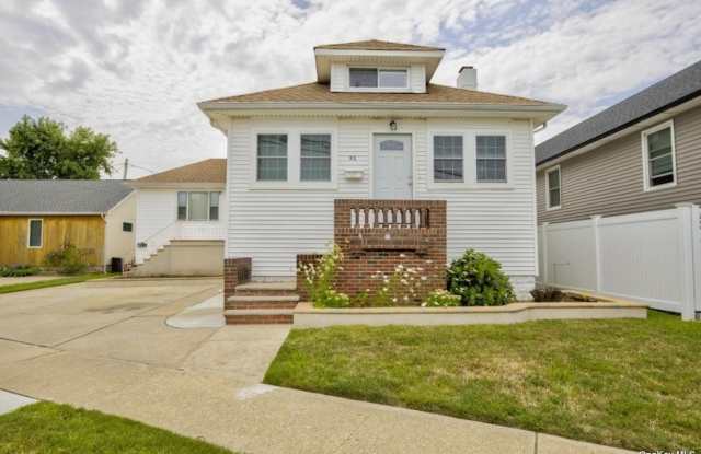 50 Nassau Lane - 50 Nassau Lane, Island Park, NY 11558