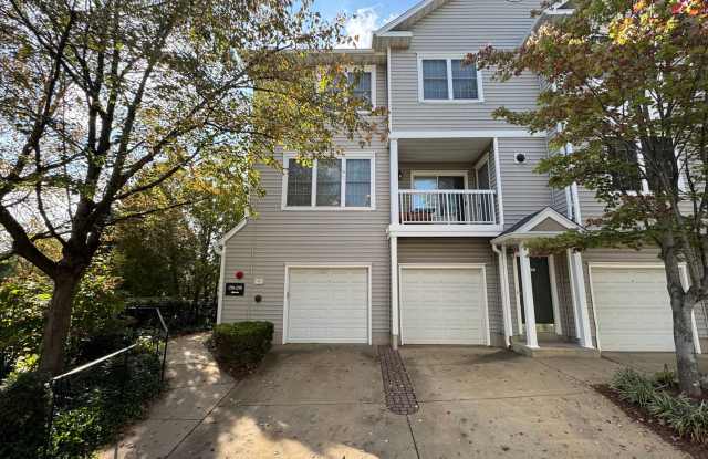 Spacious 3 Bed 3 Bath Condo With Balcony In Gates Of Fair Lakes photos photos