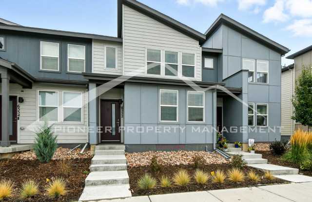 Spacious Townhouse with Washer/Dryer and Central AC photos photos