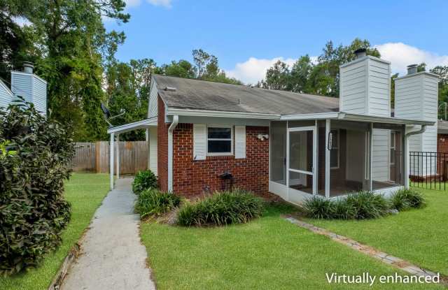 Renovated NW Tallahassee Townhome Gallery 1