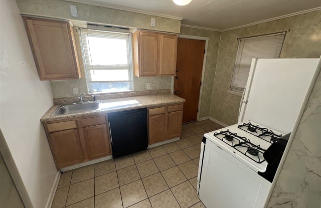 (Oakland)(pitt)(cmu)(2 Bathrooms) Short Term Lease - 4610 Truro Place, Pittsburgh, PA 15213