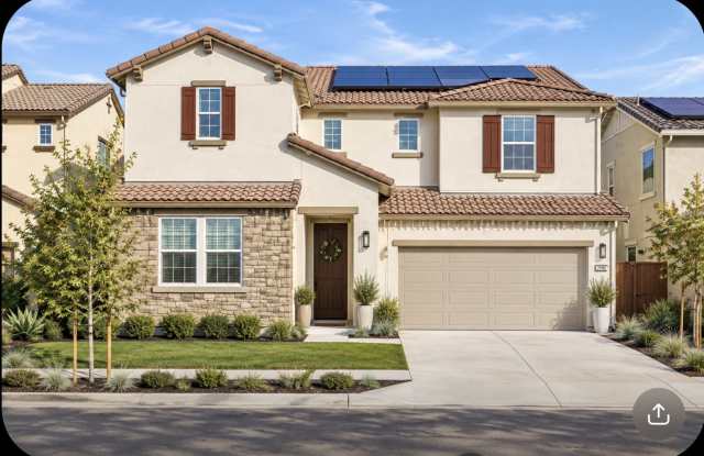 245 Sespe Creek Avenue Gallery 1