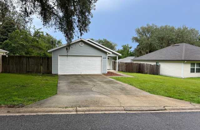 Home with Open Floorplan Gallery 1