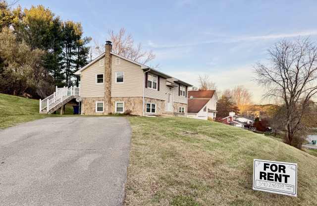 875 Cambria Street - 875 Cambria Street Northwest, Christiansburg, VA 24073