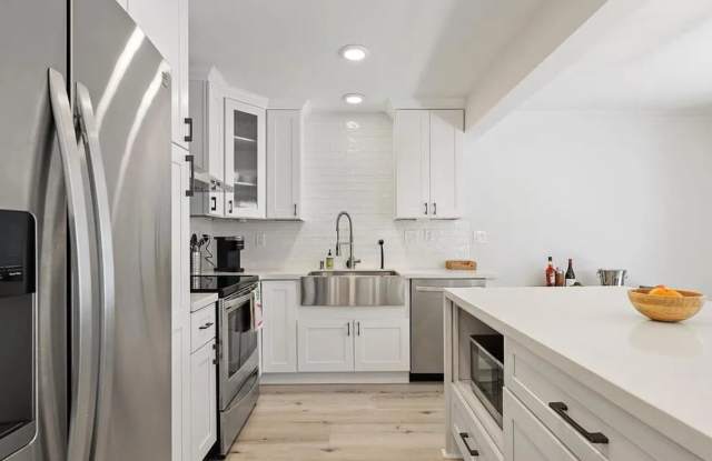 532 1/2 Via De La Valle Unit D photos photos