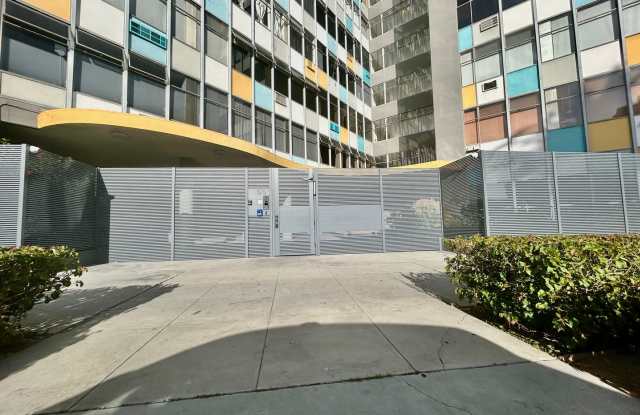 Spacious 2 Bedroom 1 Bath with Downtown View *$500.00 Off First Month's Rent Move In Special!* photos photos