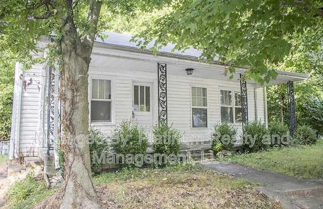 910 Charlotte St - 910 Charlotte Street, Clarksville, TN 37040