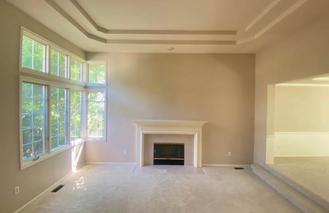 Great location! 4B/3.5B house with an ADU Gallery 4
