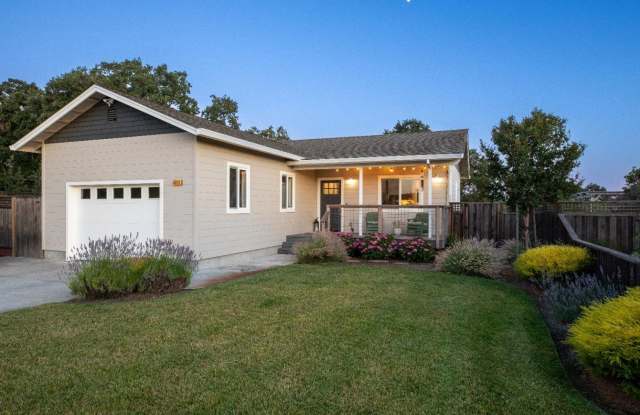 Nature Lover's Newer 1 bedroom single family home with large front  back yards on private lane photos photos
