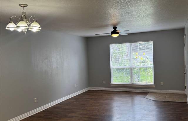 860 Mockingbird Lane Gallery 2