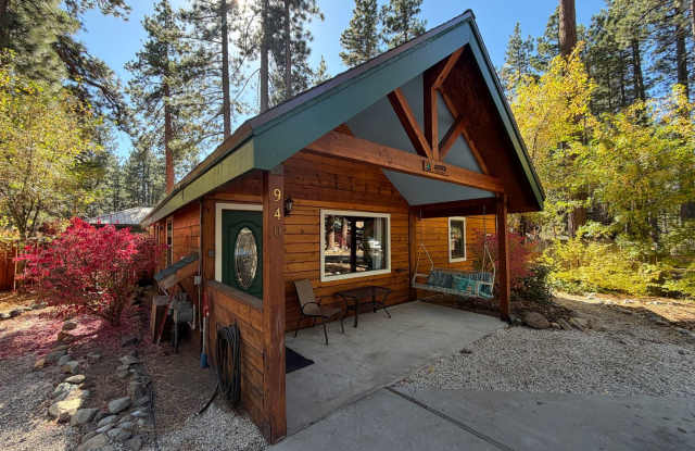 2 Bed + Large Office, 1.5 Bath Al Tahoe Home just 2 Blocked from the Lake! Gallery 1