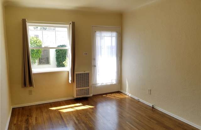 4409 Finley Avenue 1/2 Gallery 2