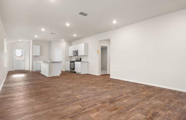 Like-New 3-Bedroom Home in San Antonio | Covered Patio + 2-Car Garage! Gallery 4