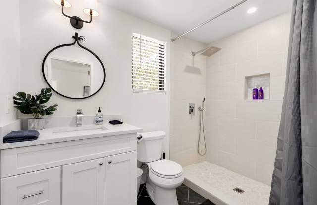 625 Gruene River Drive - Guest House Gallery 4