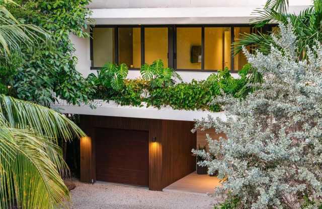 77 SW 18th Terrace Gallery 2