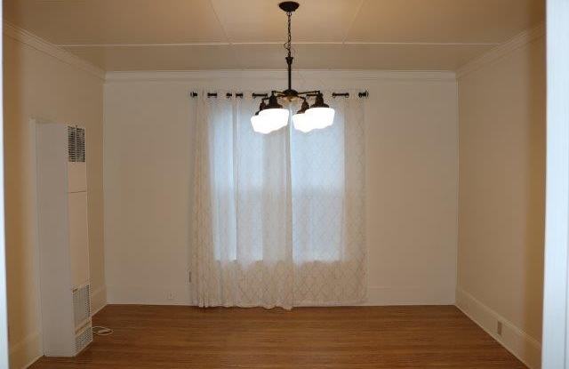Nicely updated 3 / 1 house, washer / dryer, garage Gallery 4