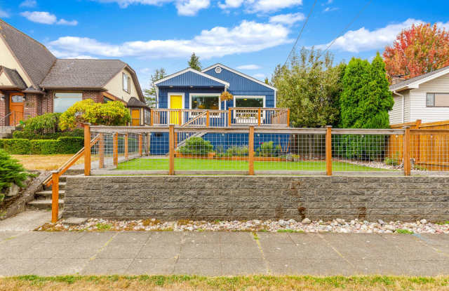Adrimal Craftsman Home 2 Bedroom 1.75 Bath Plus 3rd Unfinished Room in Bright Basement Gallery 3